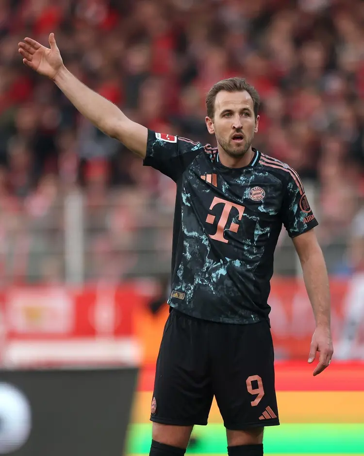 半岛体育-凯恩回归赛场，突破纪录首场状态亮眼，篮网观众沸腾！-半岛体育